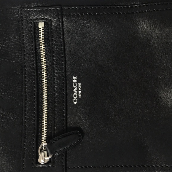 COPY - Coach Zip Messenger - Picture 3 of 8